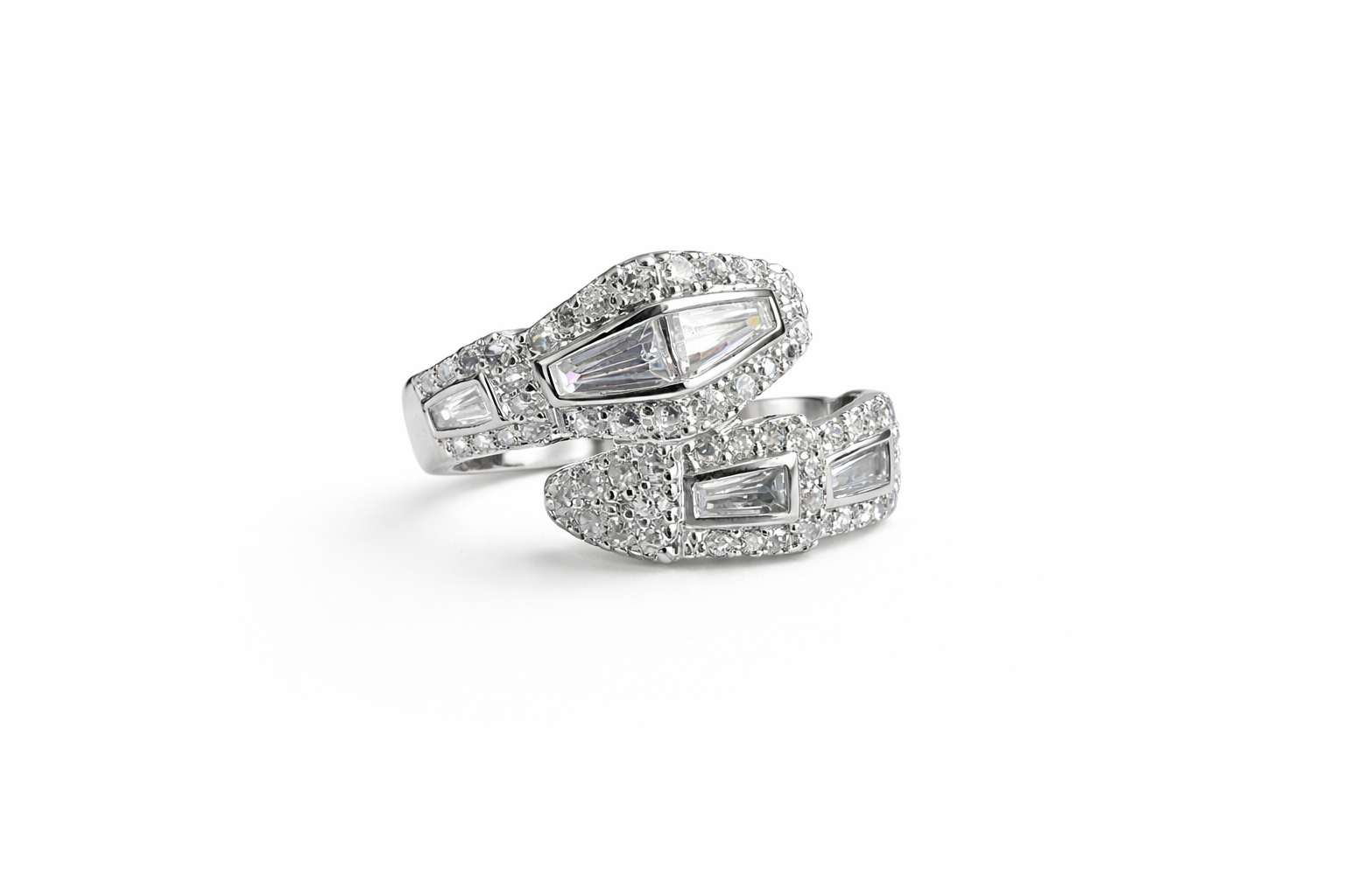 Bulgari Model Kıkırdak Küpe